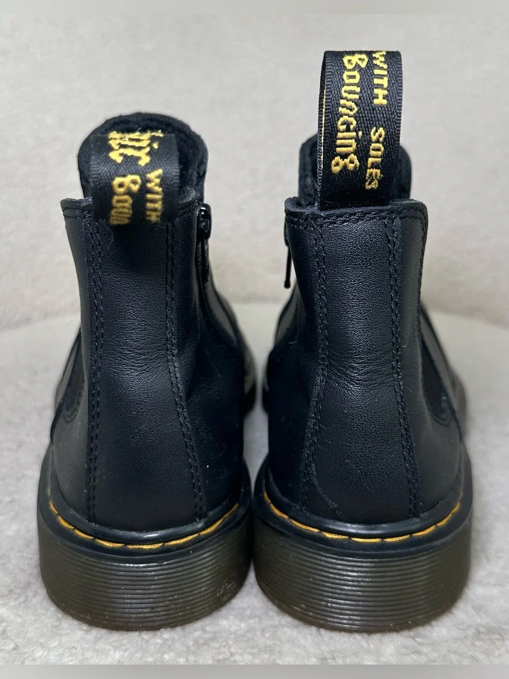 Dr. Martens 2976 J Black Leather Chelsea Boots Women’s 5 Men’s 4 Unisex Boy Girl